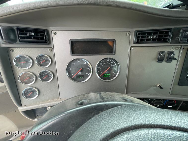 image for item IC9334 2013 Kenworth T270  box truck