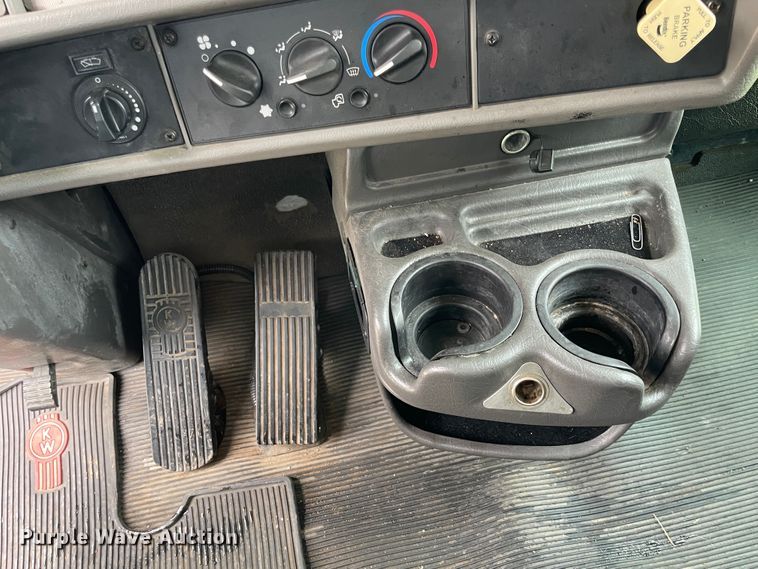 image for item IC9334 2013 Kenworth T270  box truck