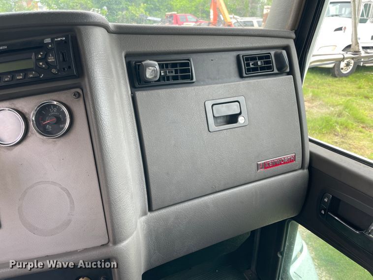 image for item IC9334 2013 Kenworth T270  box truck