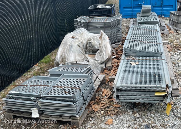image for item IC9408 (4) pallets of assorted railcar grating