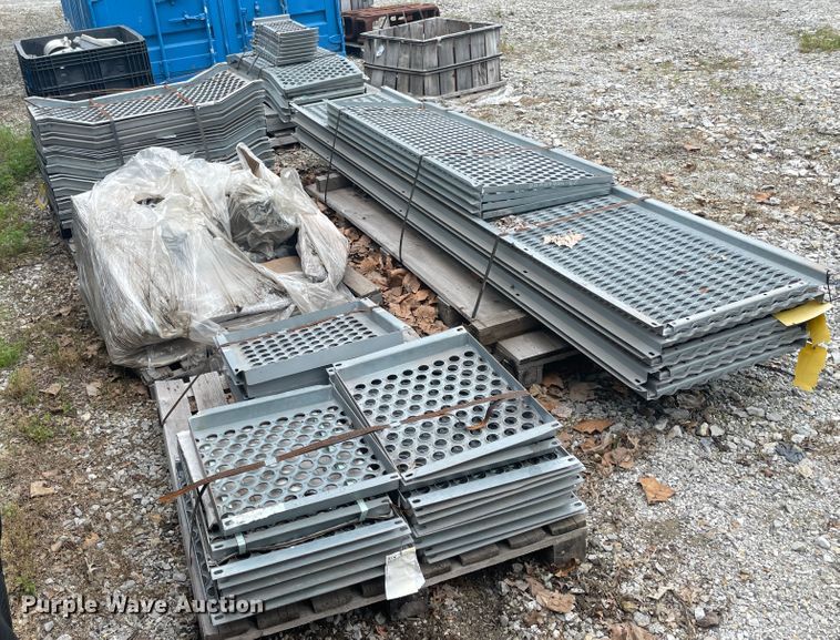 image for item IC9408 (4) pallets of assorted railcar grating