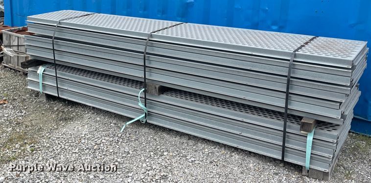 image for item IC9408 (4) pallets of assorted railcar grating