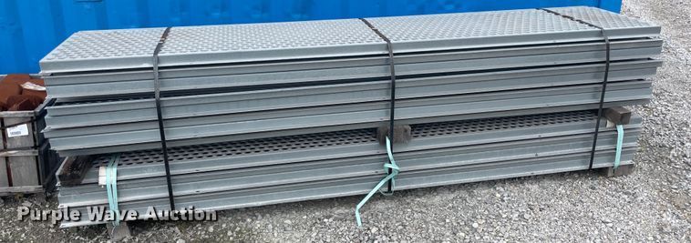 image for item IC9408 (4) pallets of assorted railcar grating