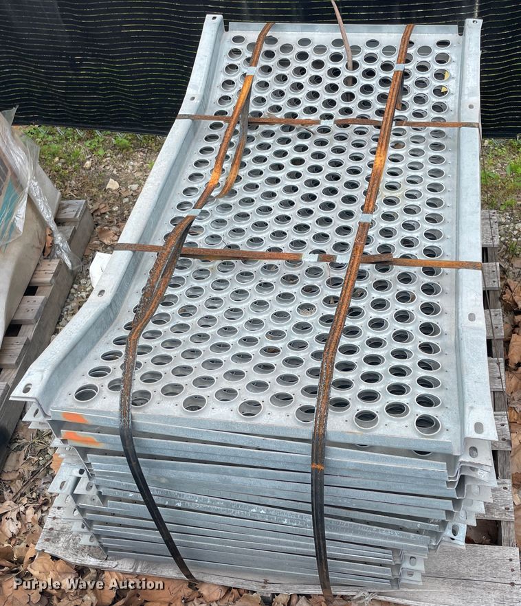 image for item IC9408 (4) pallets of assorted railcar grating