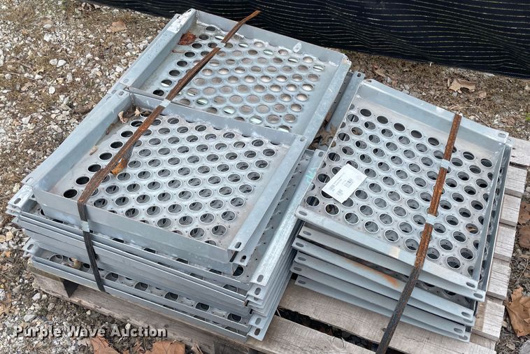 image for item IC9408 (4) pallets of assorted railcar grating