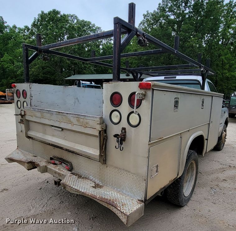 image for item IF9848 2001 Ford F550 Super Duty  utility / service truck