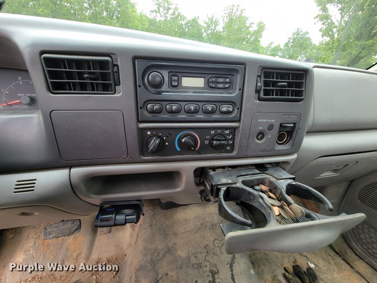 image for item IF9848 2001 Ford F550 Super Duty  utility / service truck