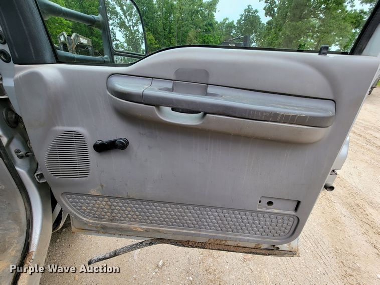 image for item IF9848 2001 Ford F550 Super Duty  utility / service truck