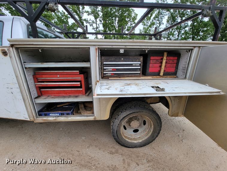 image for item IF9848 2001 Ford F550 Super Duty  utility / service truck