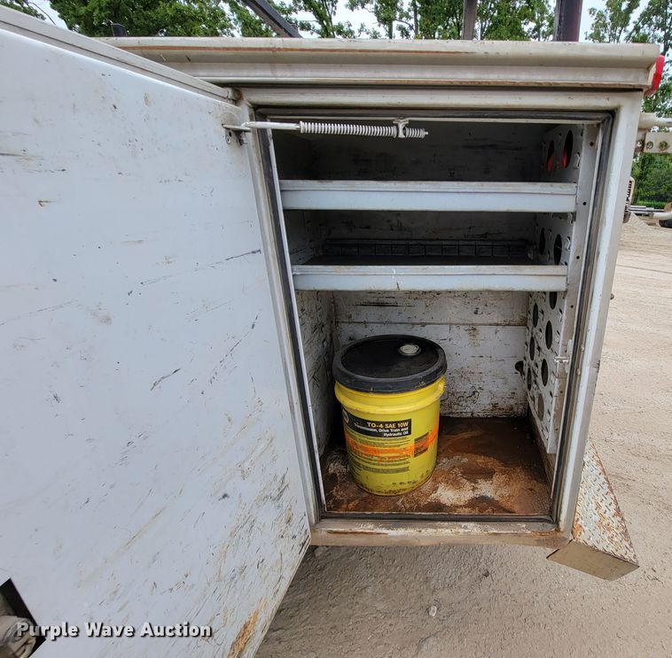 image for item IF9848 2001 Ford F550 Super Duty  utility / service truck