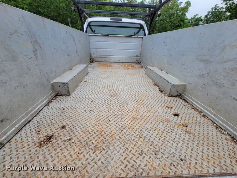 image for item IF9848 2001 Ford F550 Super Duty  utility / service truck