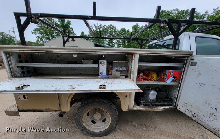 image for item IF9848 2001 Ford F550 Super Duty  utility / service truck