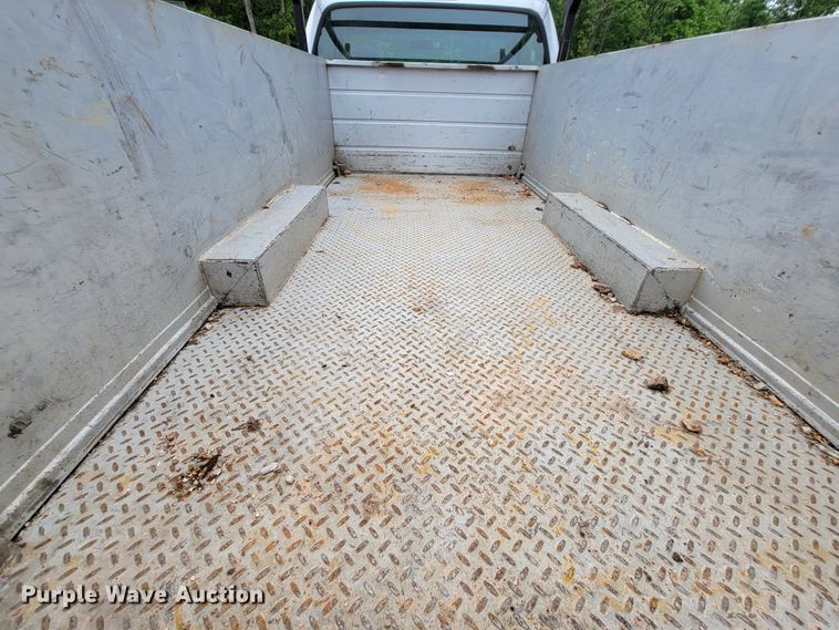 image for item IF9848 2001 Ford F550 Super Duty  utility / service truck