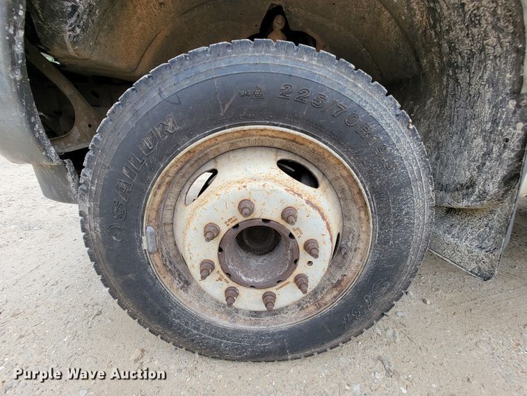 image for item IF9848 2001 Ford F550 Super Duty  utility / service truck