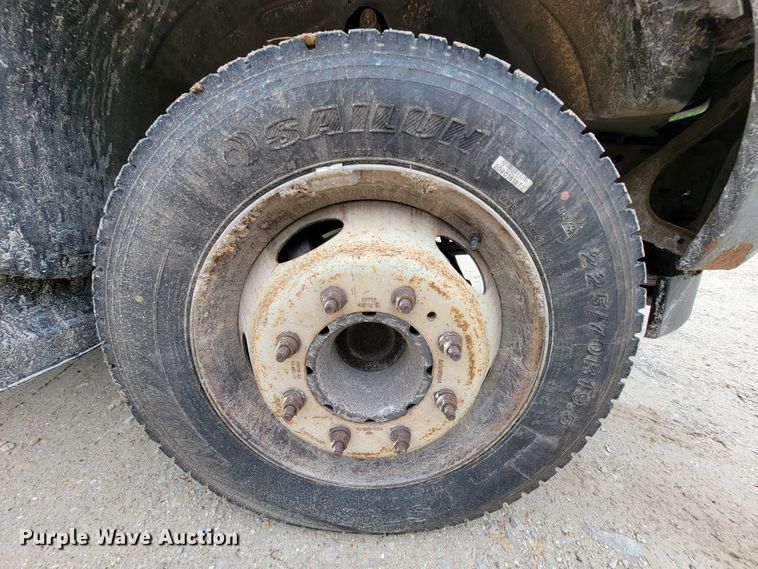 image for item IF9848 2001 Ford F550 Super Duty  utility / service truck