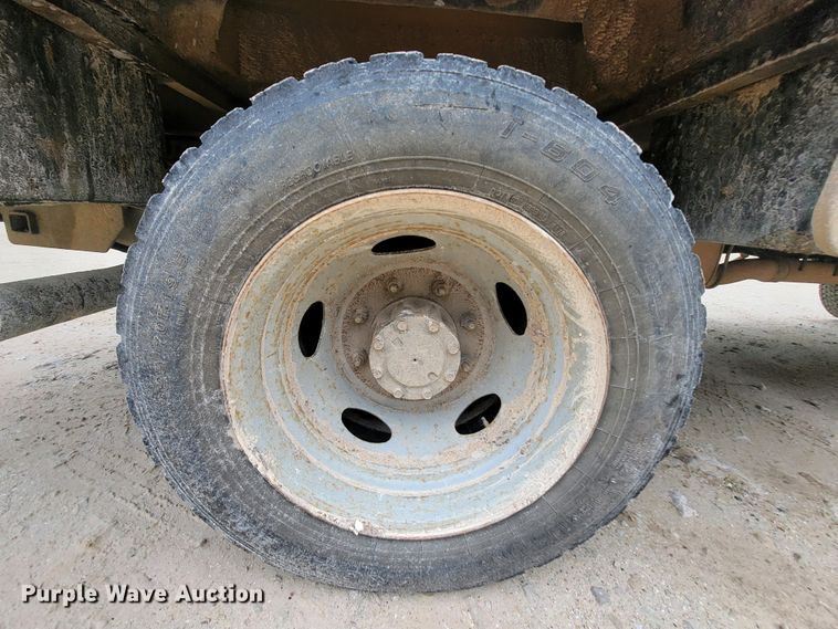 image for item IF9848 2001 Ford F550 Super Duty  utility / service truck