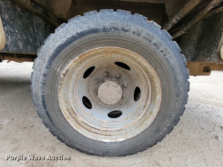 image for item IF9848 2001 Ford F550 Super Duty  utility / service truck