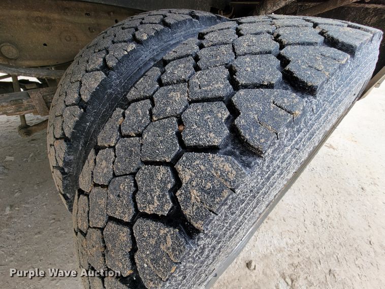 image for item IF9848 2001 Ford F550 Super Duty  utility / service truck