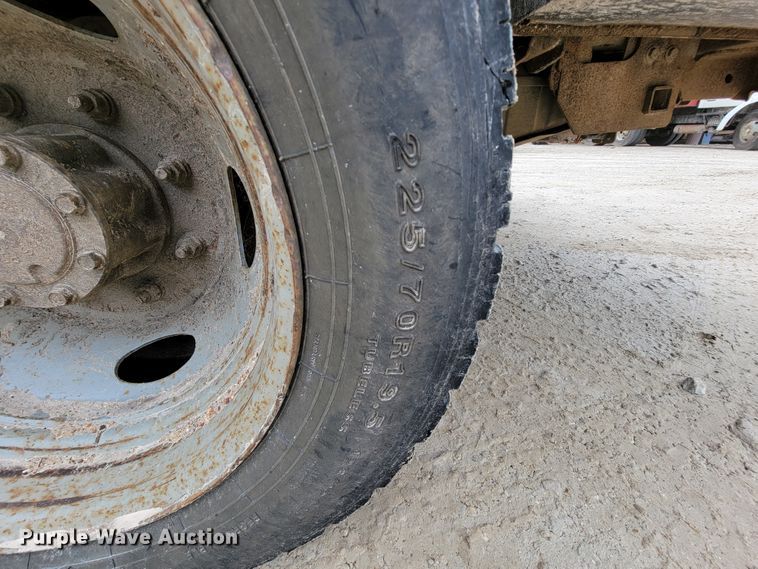 image for item IF9848 2001 Ford F550 Super Duty  utility / service truck