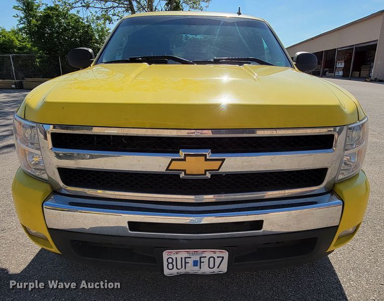 image for item IF9856 2010 Chevrolet 1500  Ext. Cab pickup truck