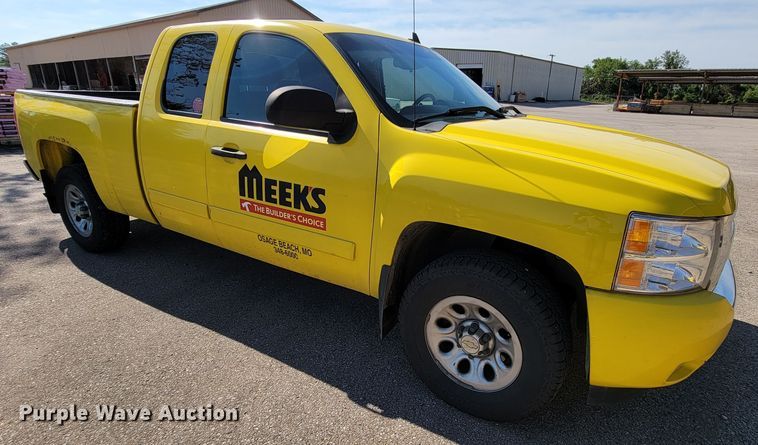 image for item IF9856 2010 Chevrolet 1500  Ext. Cab pickup truck