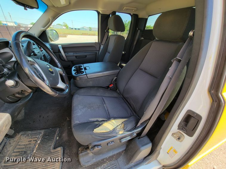 image for item IF9856 2010 Chevrolet 1500  Ext. Cab pickup truck