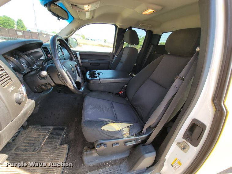 image for item IF9856 2010 Chevrolet 1500  Ext. Cab pickup truck