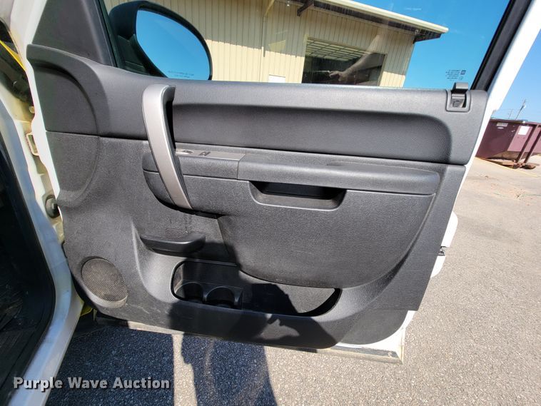 image for item IF9856 2010 Chevrolet 1500  Ext. Cab pickup truck