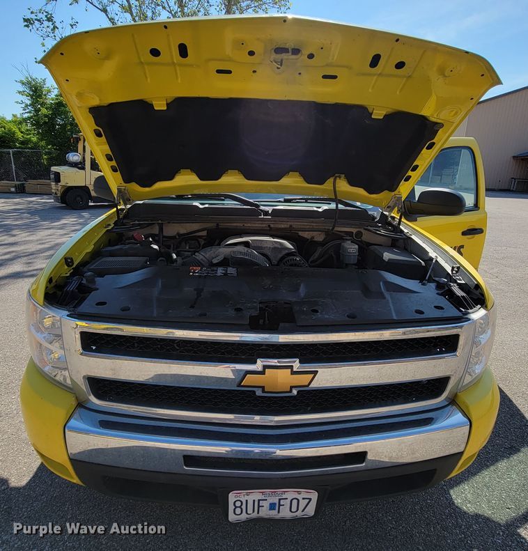 image for item IF9856 2010 Chevrolet 1500  Ext. Cab pickup truck