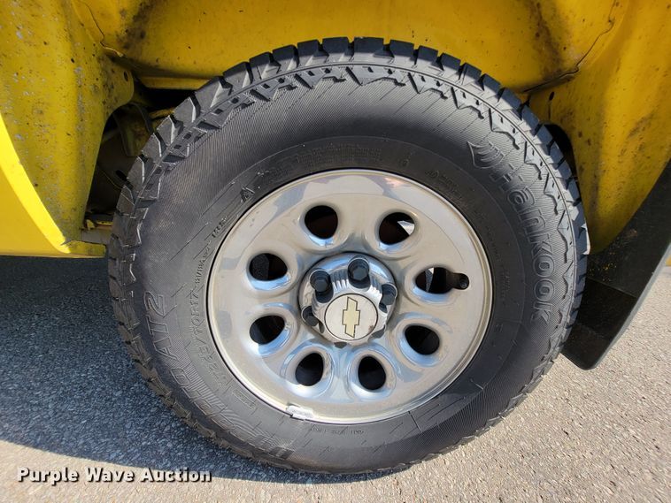 image for item IF9856 2010 Chevrolet 1500  Ext. Cab pickup truck