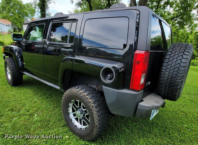 image for item IF9857 2006 Hummer H3  SUV