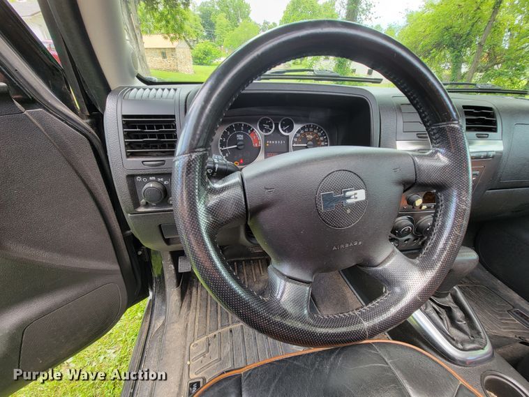image for item IF9857 2006 Hummer H3  SUV