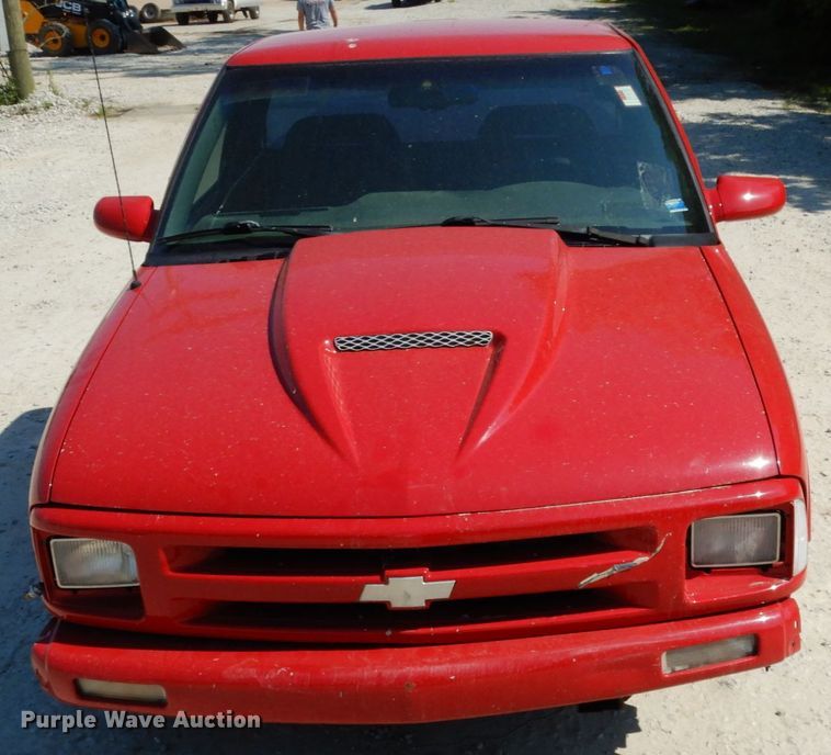 image for item IL9481 1997 Chevrolet S10  pickup truck