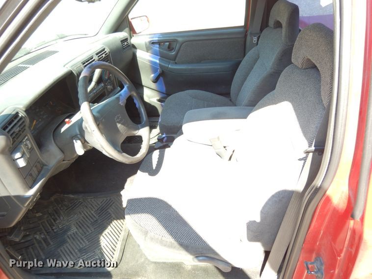 image for item IL9481 1997 Chevrolet S10  pickup truck