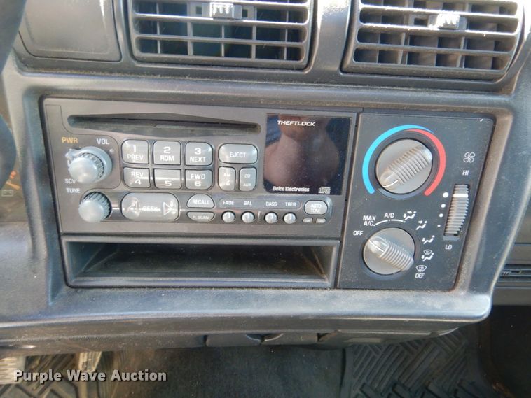 image for item IL9481 1997 Chevrolet S10  pickup truck