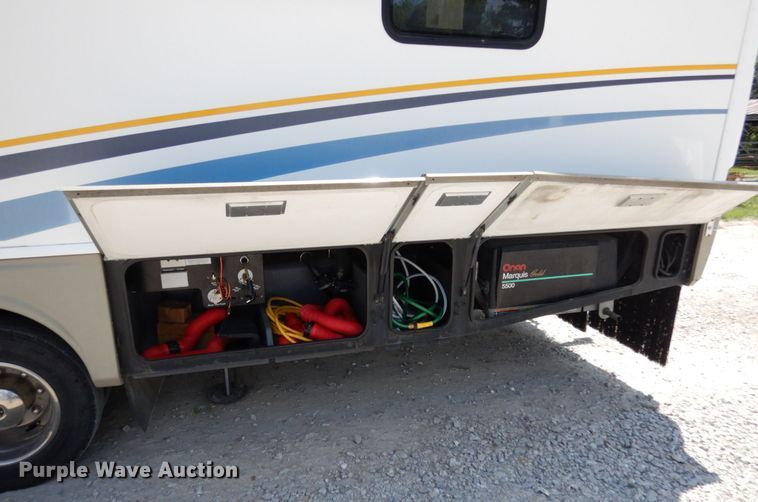 image for item IL9488 2004 Fleetwood Bounder  RV