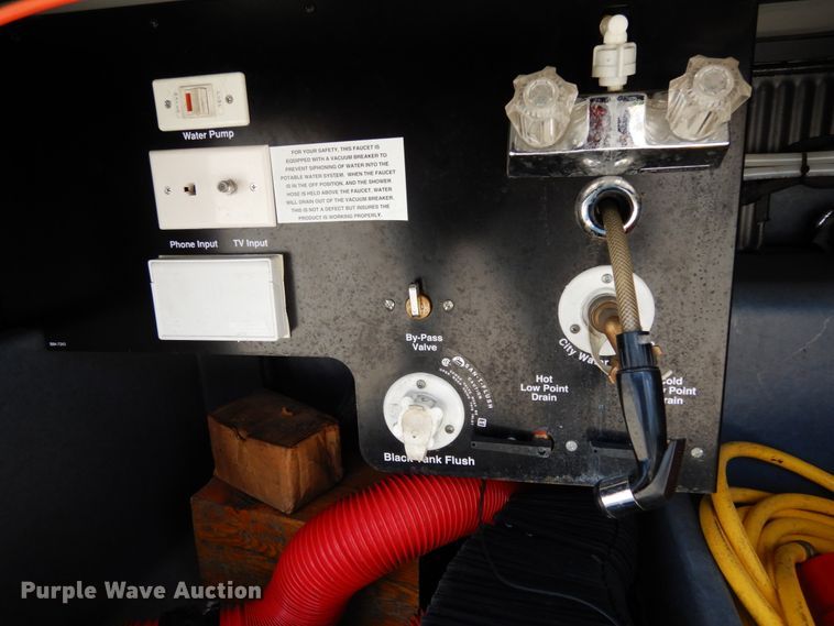 image for item IL9488 2004 Fleetwood Bounder  RV