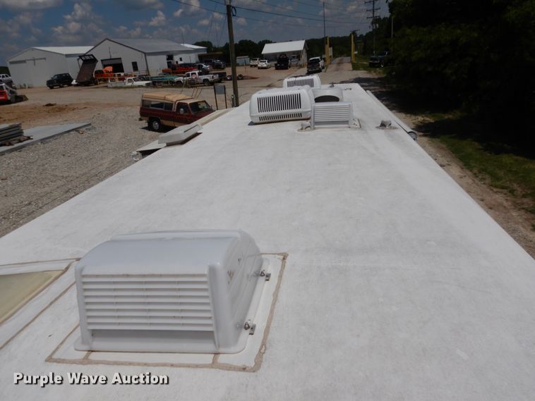 image for item IL9488 2004 Fleetwood Bounder  RV