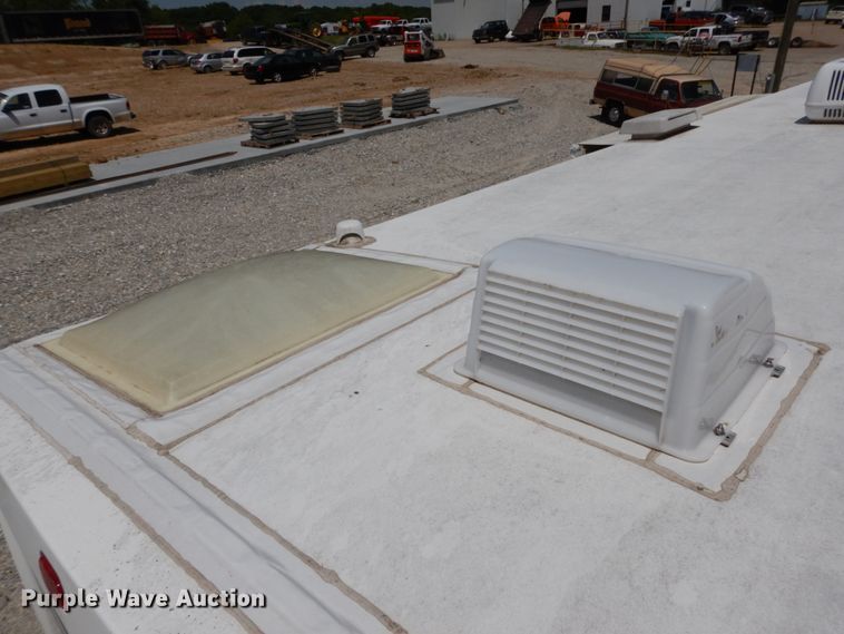 image for item IL9488 2004 Fleetwood Bounder  RV