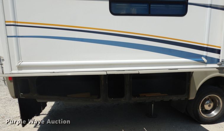 image for item IL9488 2004 Fleetwood Bounder  RV