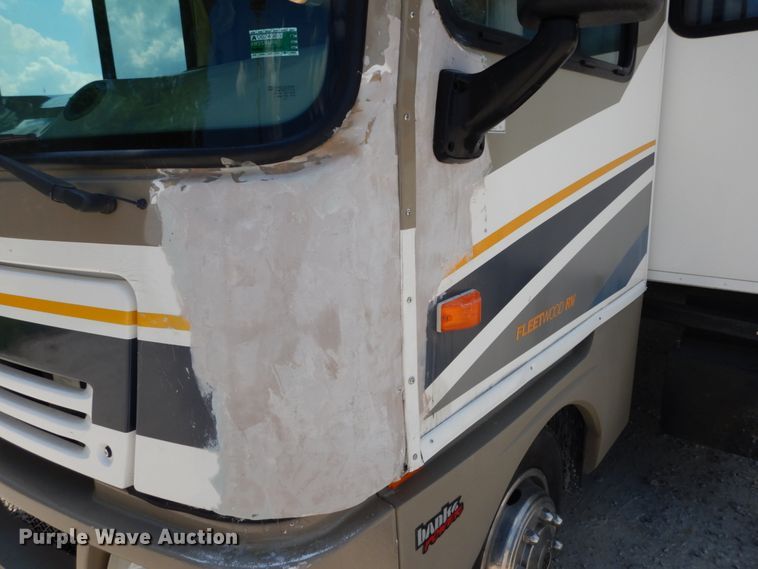 image for item IL9488 2004 Fleetwood Bounder  RV