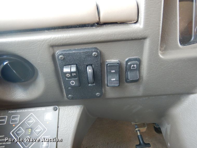 image for item IL9488 2004 Fleetwood Bounder  RV