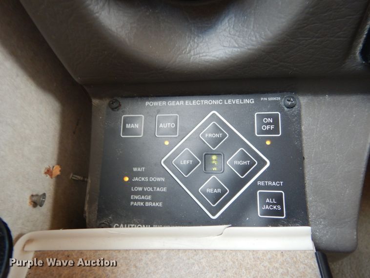 image for item IL9488 2004 Fleetwood Bounder  RV