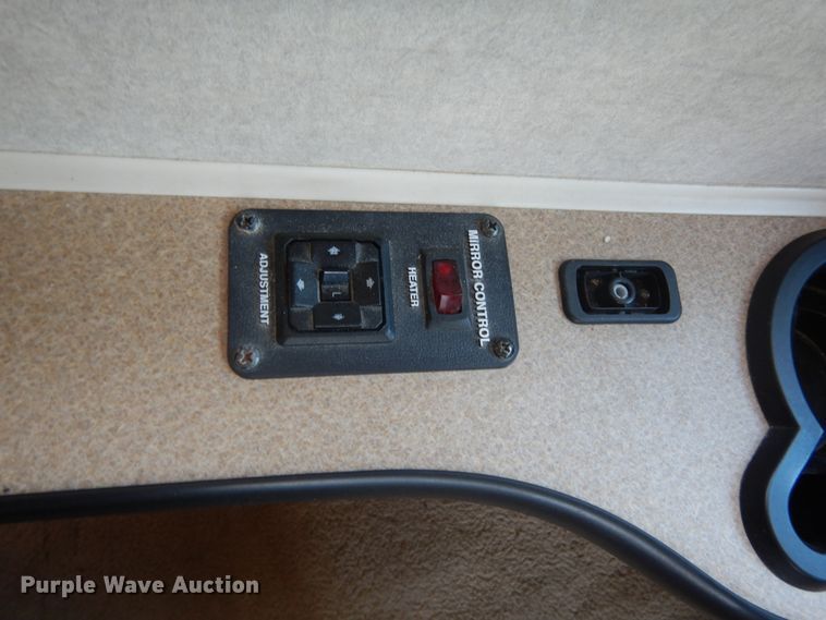 image for item IL9488 2004 Fleetwood Bounder  RV