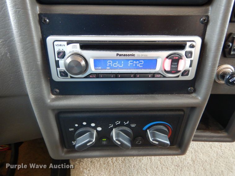 image for item IL9488 2004 Fleetwood Bounder  RV