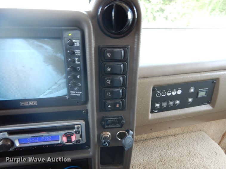 image for item IL9488 2004 Fleetwood Bounder  RV