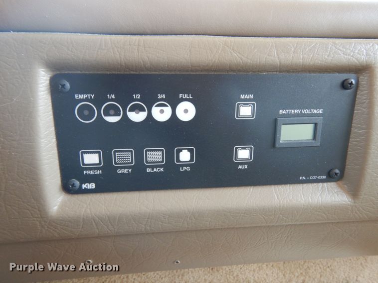 image for item IL9488 2004 Fleetwood Bounder  RV