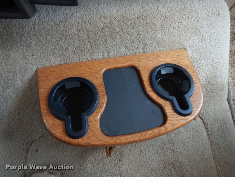 image for item IL9488 2004 Fleetwood Bounder  RV