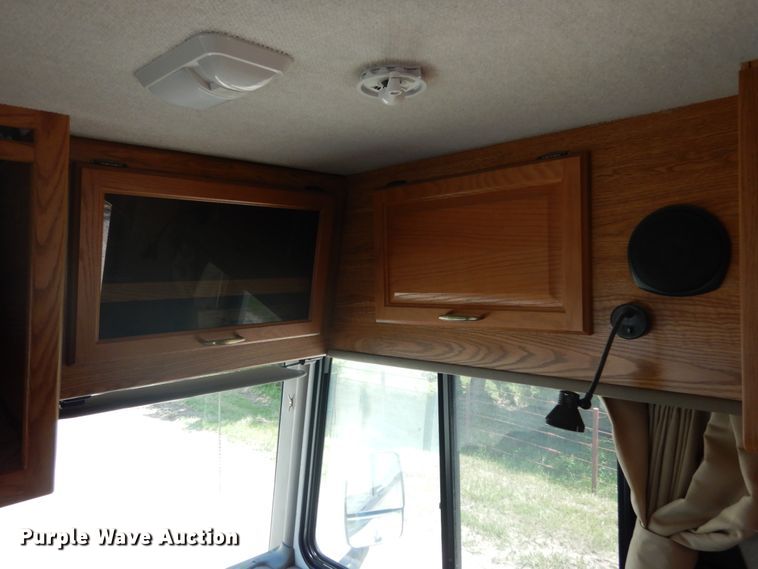 image for item IL9488 2004 Fleetwood Bounder  RV