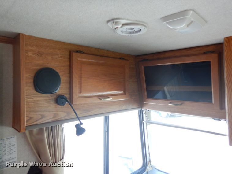 image for item IL9488 2004 Fleetwood Bounder  RV